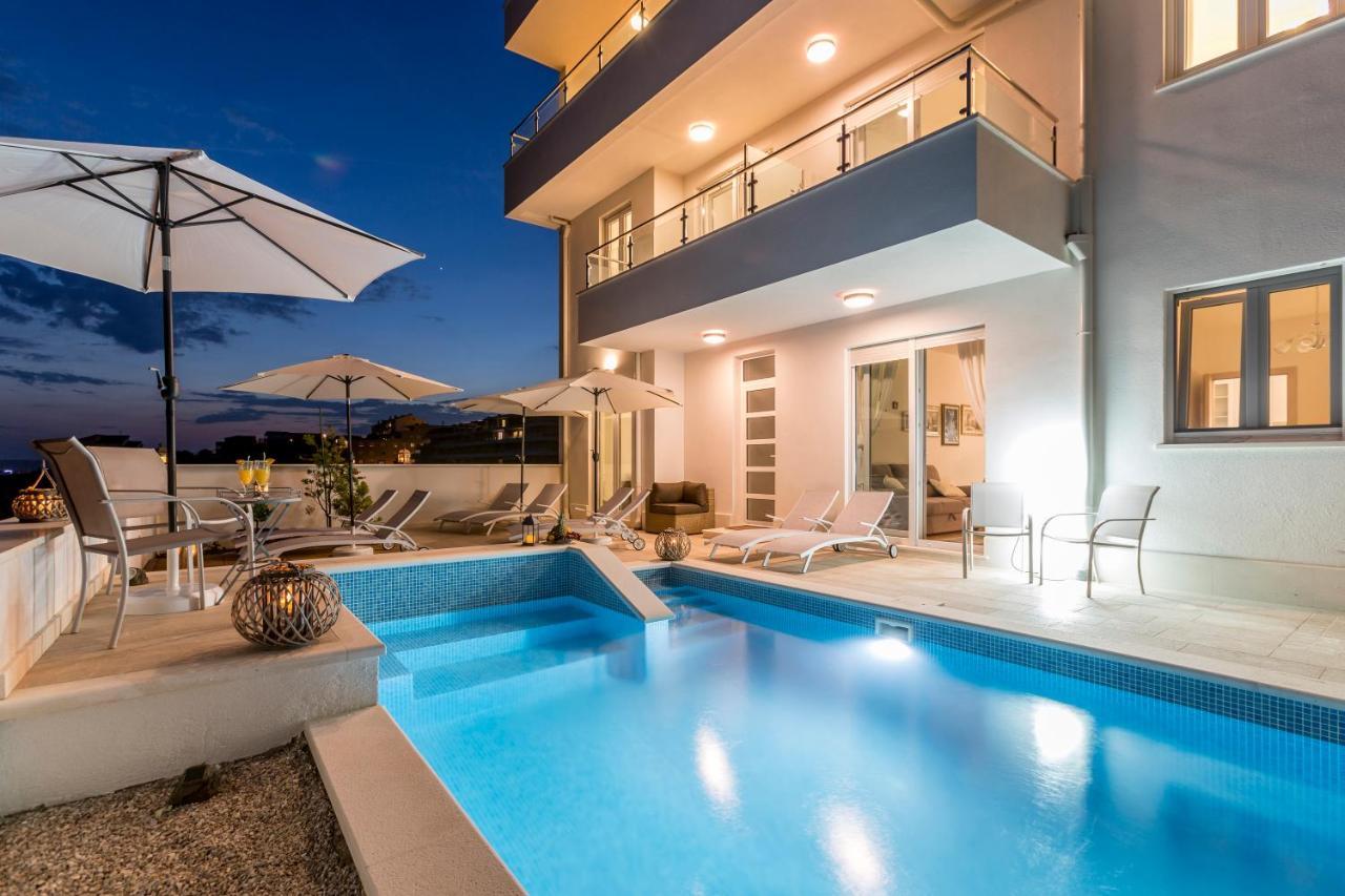 Luxury Villa Bello Horizonte With Swimming Pool Split Exterior photo
