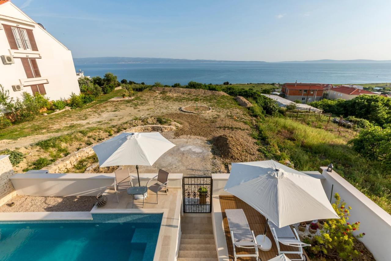 Luxury Villa Bello Horizonte With Swimming Pool Split Exterior photo