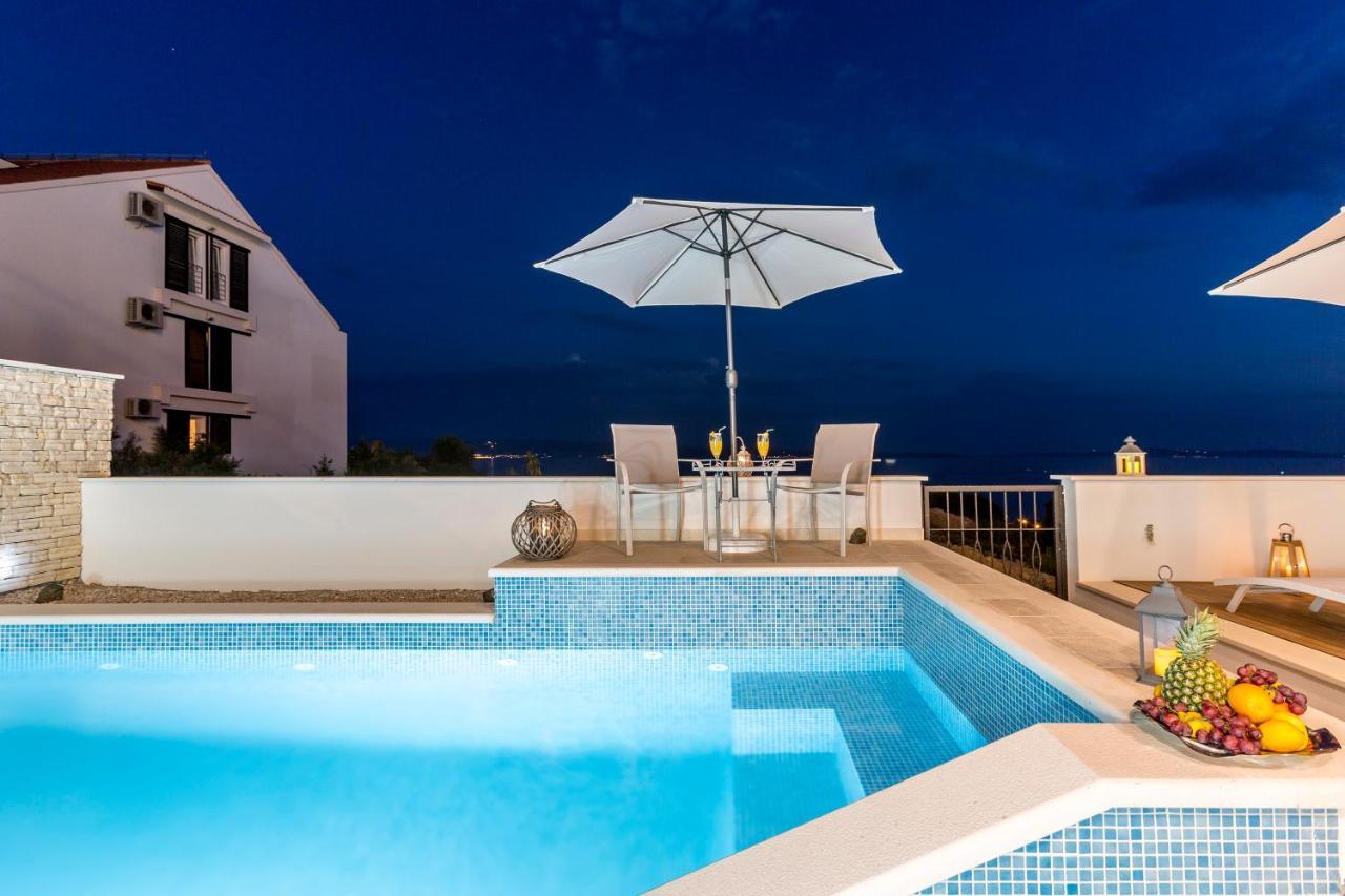 Luxury Villa Bello Horizonte With Swimming Pool Split Exterior photo