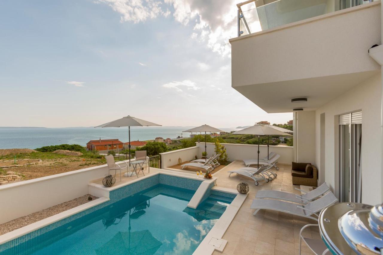 Luxury Villa Bello Horizonte With Swimming Pool Split Exterior photo