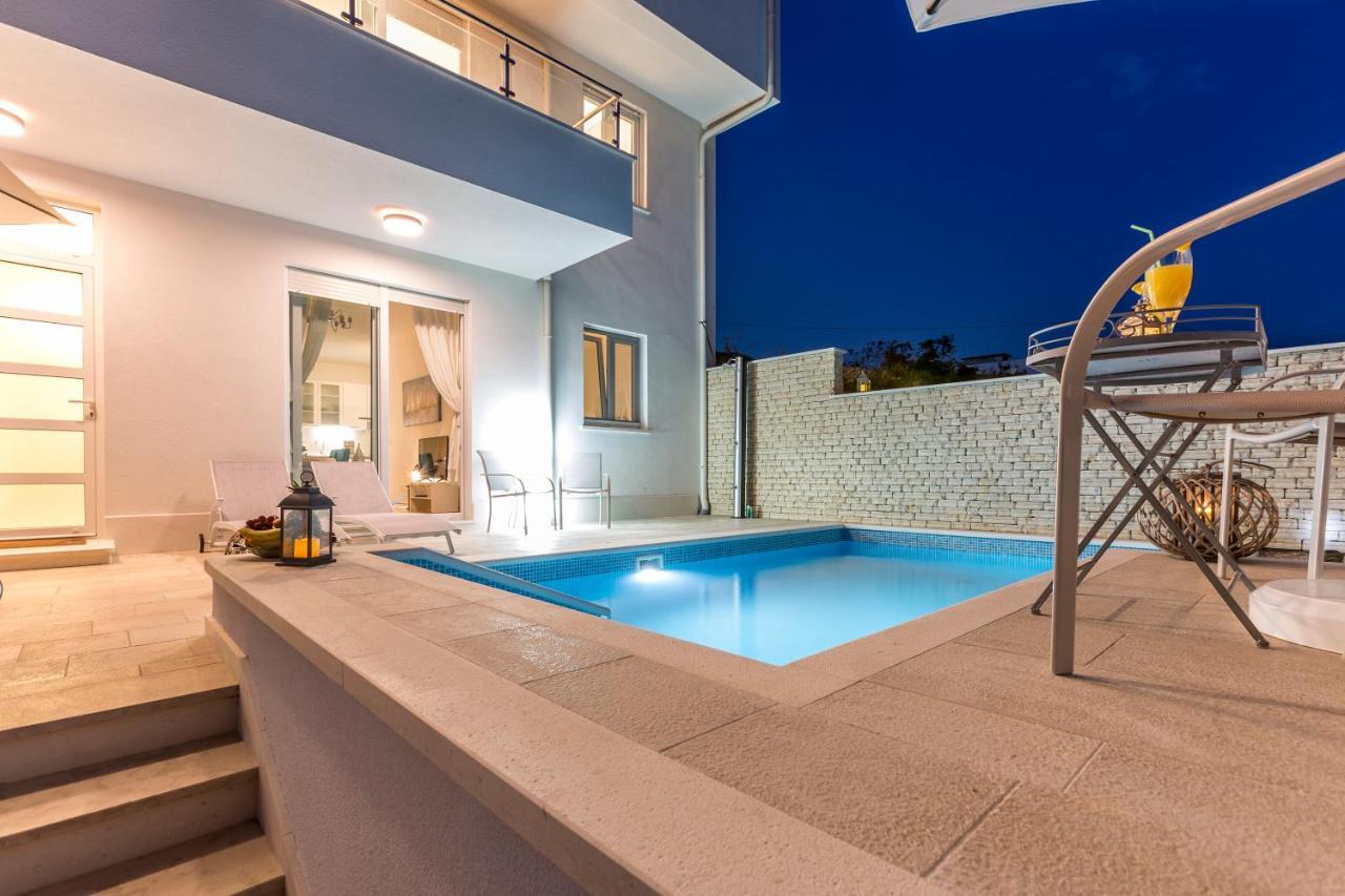 Luxury Villa Bello Horizonte With Swimming Pool Split Exterior photo