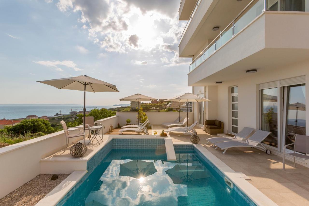 Luxury Villa Bello Horizonte With Swimming Pool Split Exterior photo