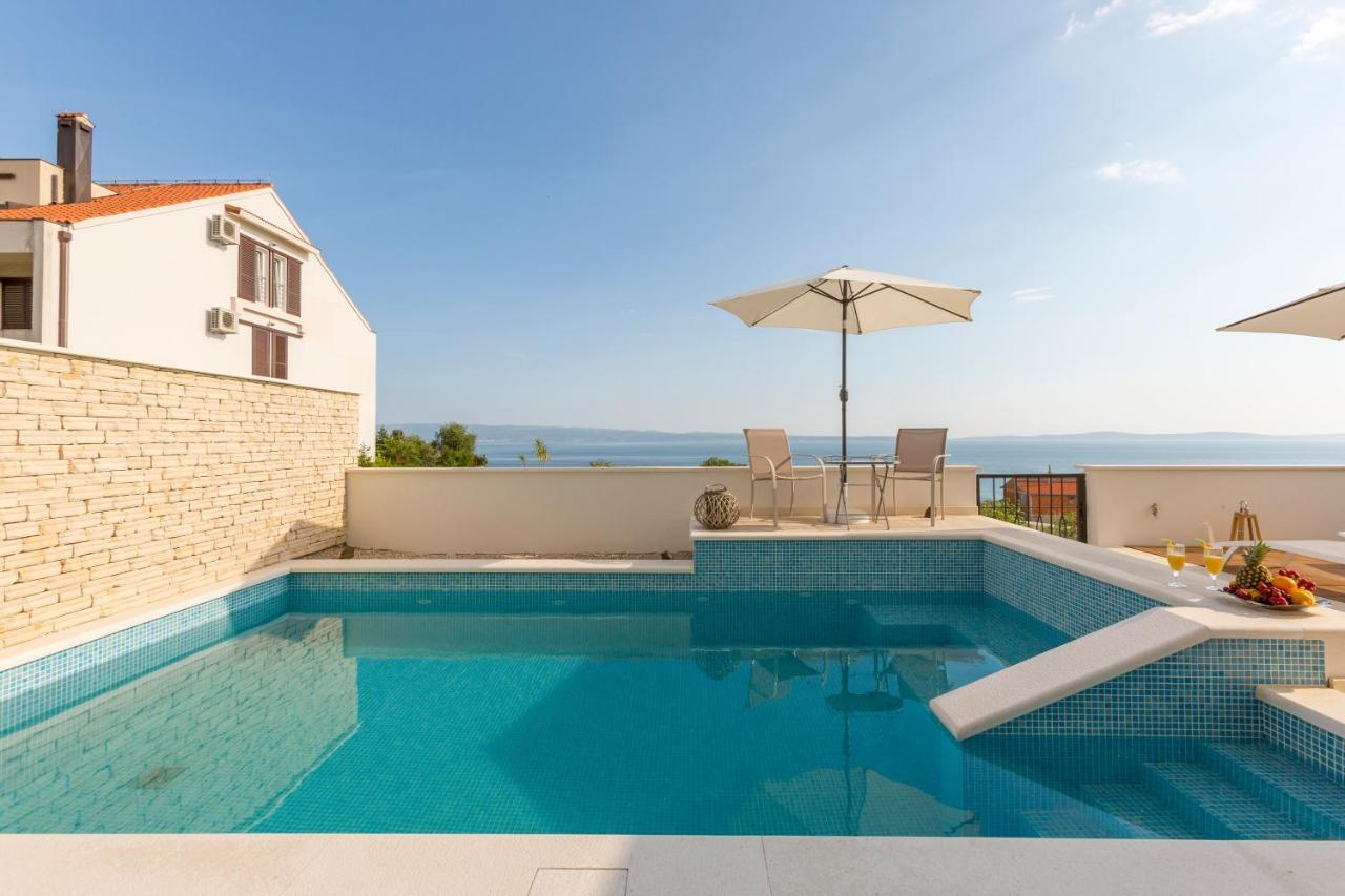 Luxury Villa Bello Horizonte With Swimming Pool Split Exterior photo