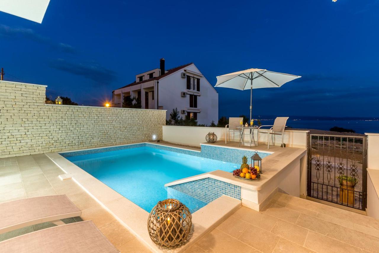 Luxury Villa Bello Horizonte With Swimming Pool Split Exterior photo