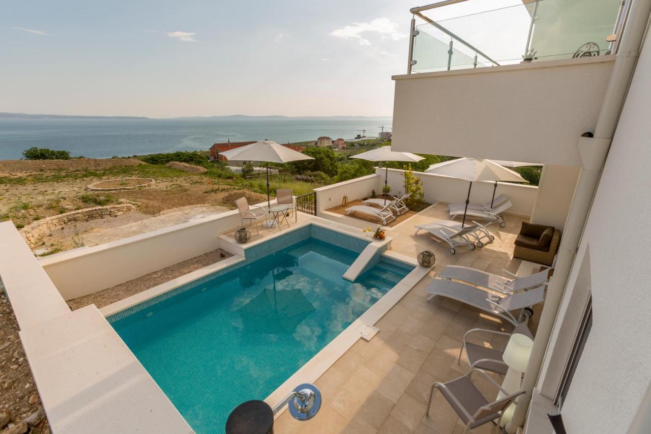 Luxury Villa Bello Horizonte With Swimming Pool Split Exterior photo