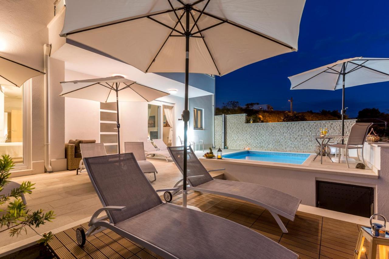 Luxury Villa Bello Horizonte With Swimming Pool Split Exterior photo